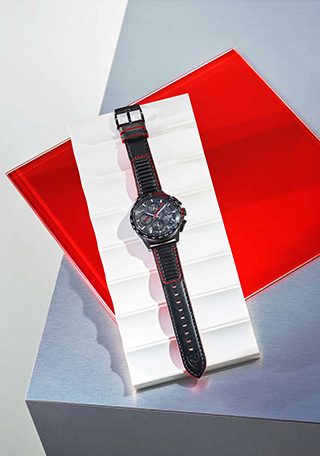 Pilota Evo Made in Switzerland limited edition automatic chronograph watch and its presentation pack with an exclusive plate inside, reflecting the aesthetics of the watch rotor.