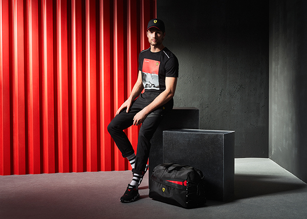 A whole-body man wears Scuderia Ferrari's clothes and accessories.